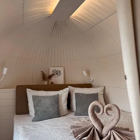 Lieblingsplatz - Iglu An Land Hotel